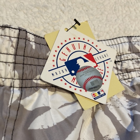 NWT MLB Genuine Chicago White Sox gray/white Hawaiian swim trunks Size XL - Picture 3 of 7